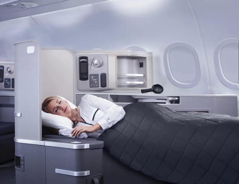Flagship First passengers enjoy comfortable lie-flat seats / ©American Airlines